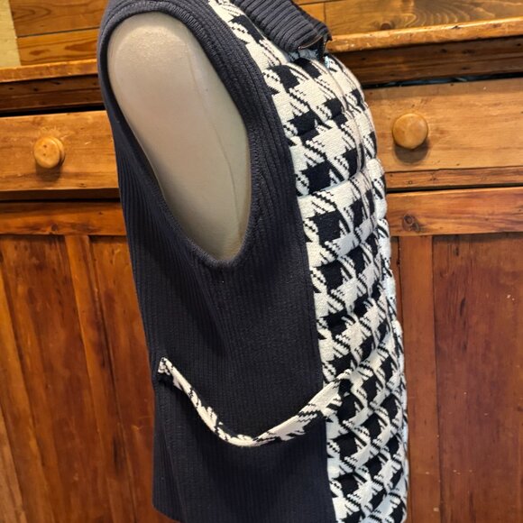 Navy Blue and White Quilted Knit Vest Size XL - Picture 2 of 6